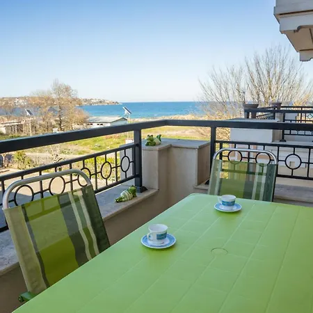 Lejlighed Life One-bedroom With Sea View By Flаt Manаger
